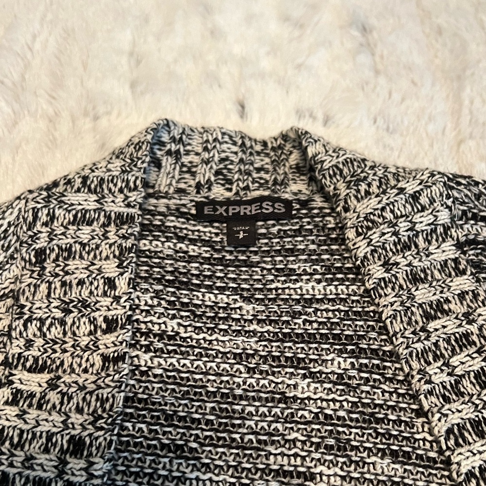 Express Sweater - Picture 4 of 4